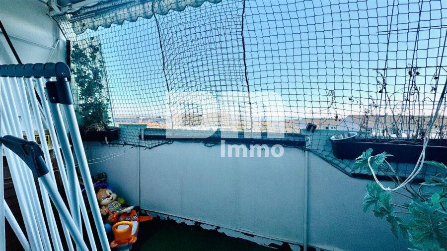 Modernisierte Eigentumswohnung mit Balkon in gepflegtem Mehrfamilienhaus - Balkon